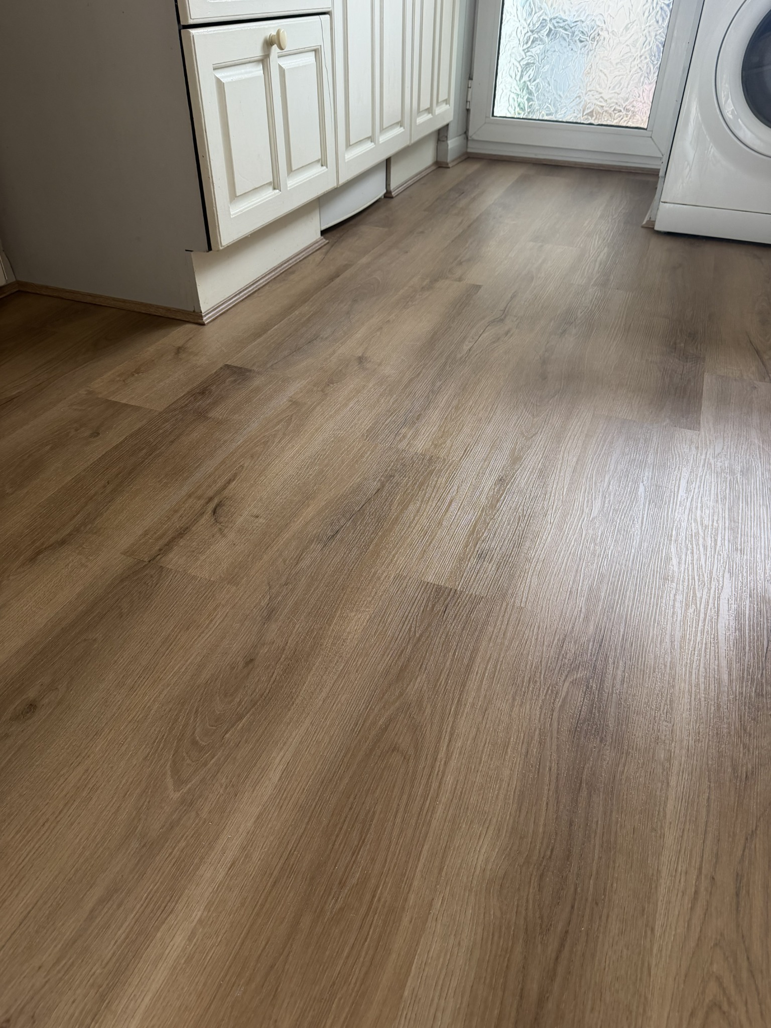 Wood-look LVT click flooring