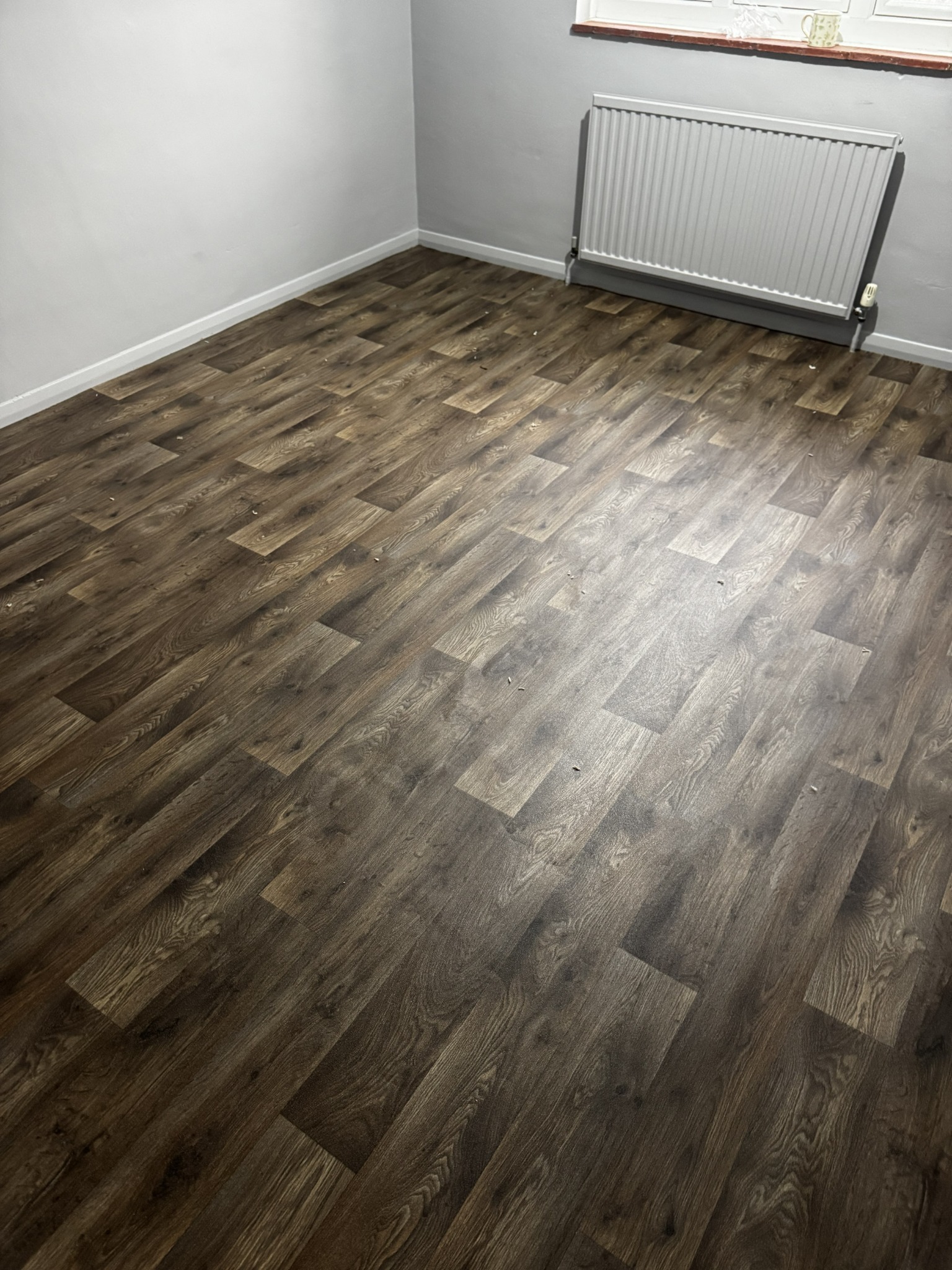Wood-effect vinyl flooring